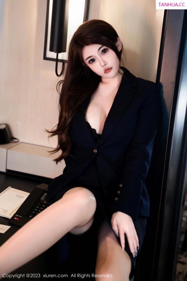 甜妮  [XiuRen]高清写真图 2023.10.10 No.7484 甜妮 丝袜美臀第15张图片